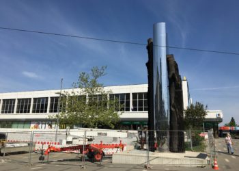 Stele am Hauptbahnhof angezündet? Ermittlungen in Cottbus