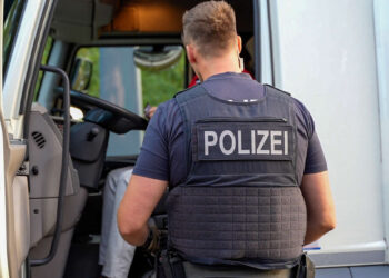 Unerlaubte Einreisen & Schleusung nach Grenzkontrollen aufgedeckt