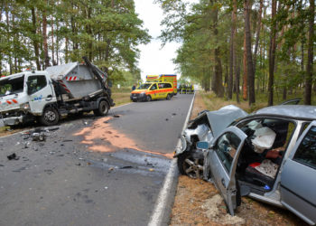 Tödlicher Unfall bei Schleife. LKW-Fahrerin schwer verletzt