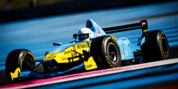 V6-Bolide im Alonso-Weltmeister-Look: In diesem Formel Renault fuhr Clausnitzer den Titel
ein (Foto: Angelo Poletto)