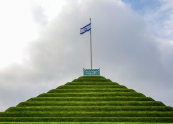 Solidarität mit Israel: Branitzer Pyramide zeigt Flagge