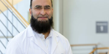 Dr. Ahmad Oyais ist der neue Chefarzt der Klinik für Allgemein- und Viszeralchirurgie. Foto: SKN / Steffen Rasche
