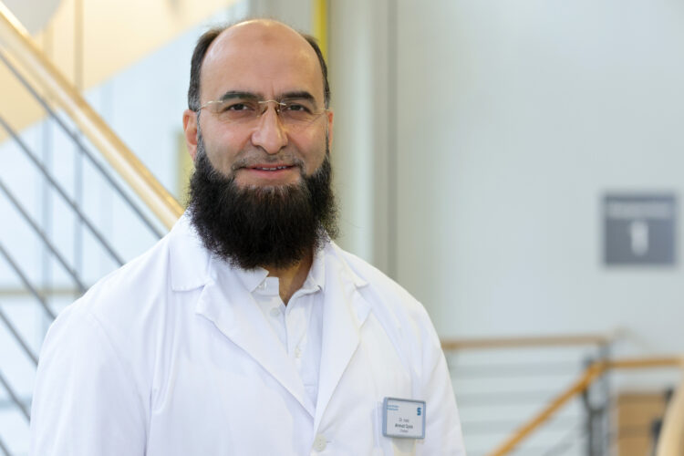 Dr. Ahmad Oyais ist der neue Chefarzt der Klinik für Allgemein- und Viszeralchirurgie. Foto: SKN / Steffen Rasche