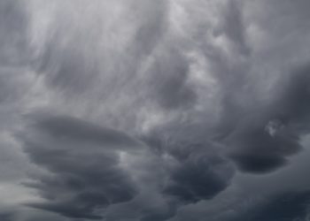 Südbrandenburg: Sommerliche Tage enden mit aktueller Sturmwarnung