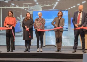 Klimafreundliche Luftfahrt: DLR eröffnet HepCo-Versuchshalle in Cottbus