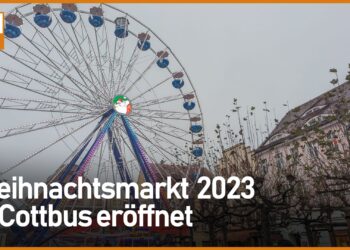 Cottbuser Weihnachtsmarkt mit Stollenanschnitt offiziell eröffnet