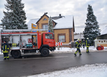 Einsatzkraft bei Kellerbrand in Bohsdorf verletzt