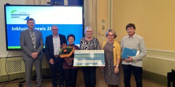 Der Inklusionspreis 2023 wurde dem Seniorenclub Ortrand e.V. mit dem Projekt „Senioren miteinander“ verliehen. (Bild: Landkreis OSL/Nora Bielitz)