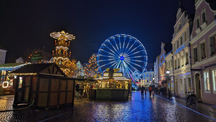 Weihnachtsmarkt in Cottbus. Sicherheitstipps der Polizei gegen Taschendiebstahl