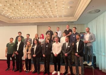 IHK Cottbus feiert die Besten: 21 Azubis als Jahrgangsspitze geehrt