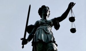Pakt für den Rechtsstaat soll Brandenburgs Justiz 102 Stellen bringen