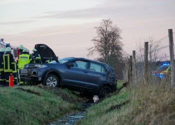 Drei Verletzte bei Autounfall zwischen Bohsdorf Vorwerk und Gablenz