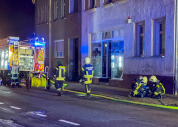 Elsterwerda: Feuerwehr zu Küchenbrand in Bekleidungsgeschäft alarmiert