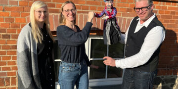 Festivalkoordinatorinnen Maja Brix (l.) und Susanne Wegner mit Stefan Maatz als neuem künstlerischen Festivalleiter. (Bild: Kulturamt)