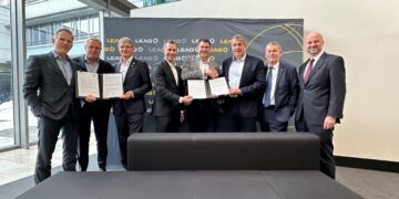 (v.l.n.r.): LEAG-CEO Thorsten Kramer, LEAG-Aufsichtsratsvorsitzender Andreas Lusch, Konzernbetriebsratsvorsitzender Uwe Teubner, Aufsichtsratsmitglieder Jan Špringl (EPH), Oliver Heinrich (IGBCE), Leif Timmermann (EPH), Konzernbetriebsratsvorsitzender Toralf Smith und LEAG-Personalvorstand Jörg Waniek.