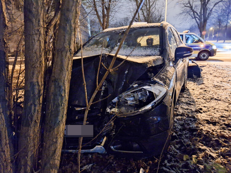 Verkehrsunfall am 15.01. auf dem Cottbuser Stadtring; Foto: Blaulichtreport Lausitz