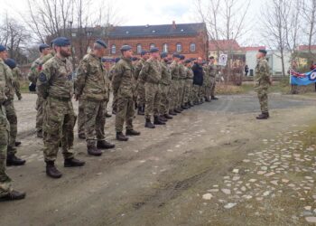 Historischer Gedenkmarsch der Royal Air Force & US-Armee in Spremberg