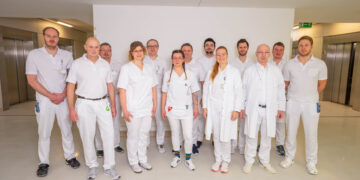 Das Team der Orthopädischen Klinik am CTK freut sich über die Aufrechterhaltung der Zertifizierung. (Bild: Martin Ender / CTK)