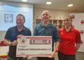 Der Cottbuser Volleyballverein erhielt 1.000 Euro für ihre Teilnahme an der Stadtwette