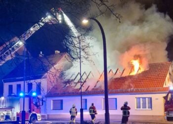 Haus nach Brand in Drebkau unbewohnbar. 50 Einsatzkräfte vor Ort