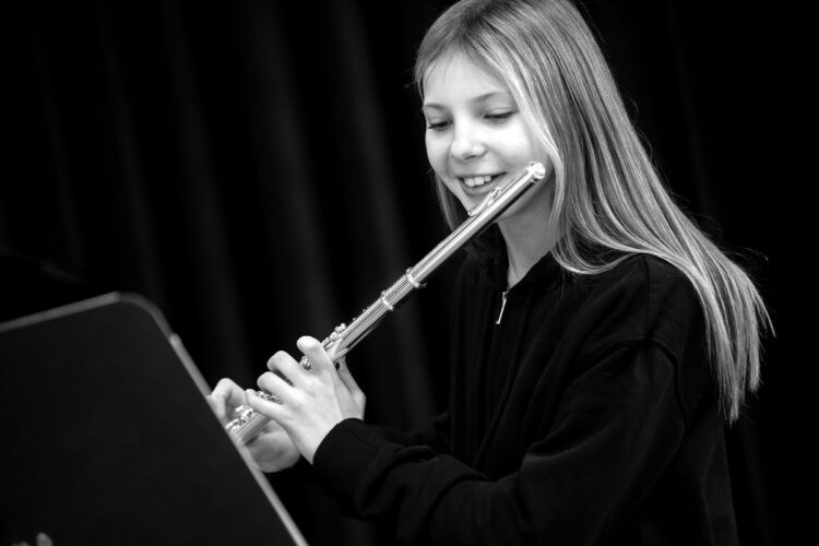 Die Flötistin Charlotte Frieda Kugler wird am 2. März in der Finsterwalder Kulturweberei zu hören sein. (Bild: Uwe Hauth)