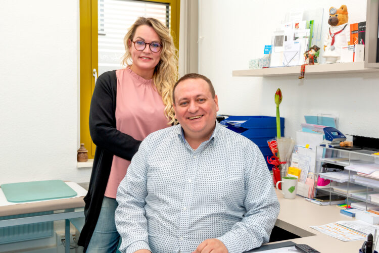 Herr Espinosa mit lt. Schwester Jessy (Foto: diepiktografen.de)