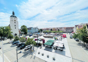 Lübbener Wochenmarkt startet: Osterhase & neue Samstagstermine!