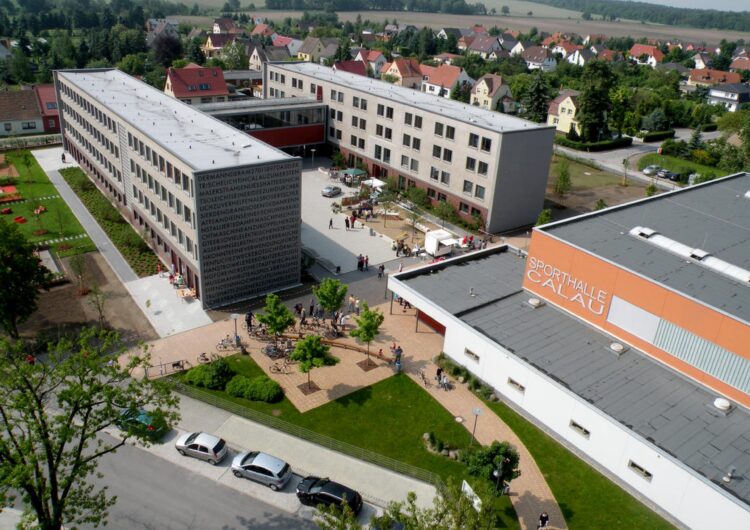 Blick auf den Oberschulteil der Grund- und Oberschule Calau. Zum 1. August soll
hier ein neuer Schulleiter (m/w/d) seinen Dienst aufnehmen. Doch bislang gibt es
keine Bewerbungen. Foto: Stadt Calau