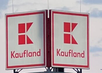 Verdi ruft zum Streik auf. Kundgebung vor Kaufland-Lager in Lübbenau