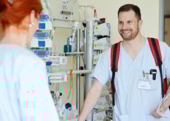 Notarzt Matthias Hecker im Einsatz in der Südbrandenburger Luftrettung