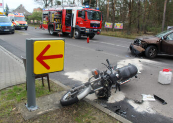 Verkehrsunfall in Cottbus-Madlow; Foto: Blaulichtreport LausitzVerkehrsunfall in Cottbus-Madlow; Foto: Blaulichtreport Lausitz