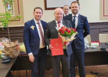 Gubener Bürgermeister Fred Mahro als Ehrenbürger Gubins ausgezeichnet