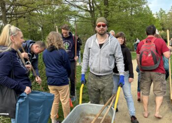 Senftenberg glänzt: Großer Frühjahrsputz für die Urlaubssaison