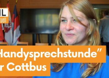 Jüngere helfen älteren: Neue Handy-Sprechstunde für Cottbuser Bürger