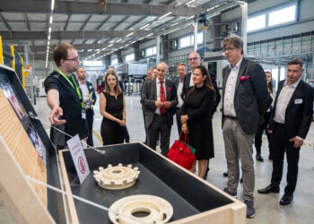 Grüne Mobilität aus Cottbus: Start für chesco-Forschungsfabrik