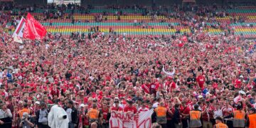 Großer Jubel nach Abpfiff. Der FC Energie Cottbus ist zurück in der 3. Liga!