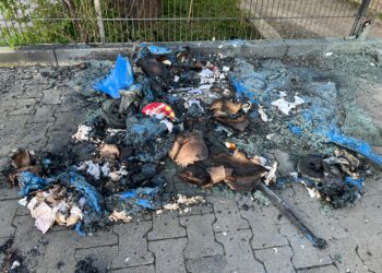 Was nach einem Mülltonnenbrand in Cottbus-Ströbitz übrig blieb
