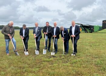 Spatenstich für Ausbau des Verkehrslandeplatzes Cottbus Neuhausen