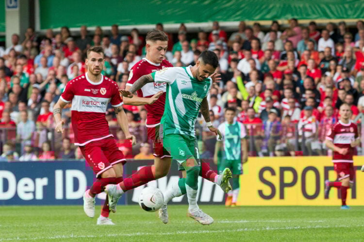 2022 waren die Lausitzer nur knapp mit 1:2 am SV Werder Bremen gescheitert. Mit dabei damals auch Ex-Cottbuser Leonardo Bittencourt. Bild: Christiane Weiland