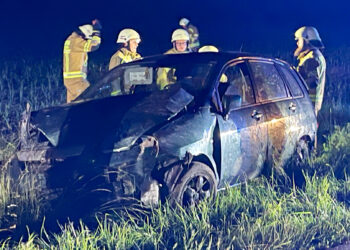 Plessa: Auto überschlagen. 18-jähriger Fahrer und Beifahrerin verletzt