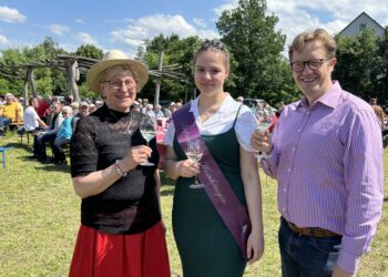 Lisa I. zur neuen Weinprinzessin gekrönt: Jubiläumsfest in Senftenberg