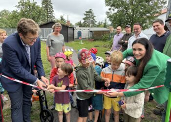 Neue Rollerbahn in Hosena: Kita Bienenschwarm feiert mit Tempo & Spaß