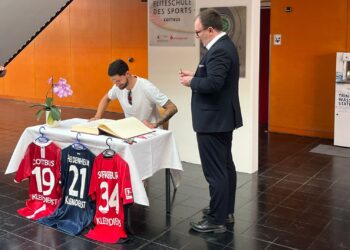 Bundesliga-Stürmer Tim Kleindienst zu Besuch in Cottbuser Sportschule