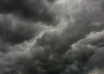 Warnung vor schweren Gewittern in Südbrandenburg am Abend
