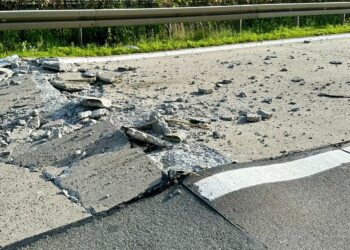 Aufgebrochener Beton auf der A15 am 30.06.2024