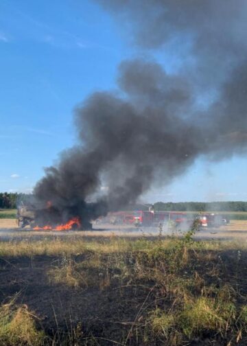Ein Mähdrescher brannte bei Großkoschen; Blaulichtreport Lausitz