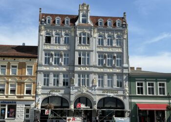 Sanierungsstart für Senftenbergs markanteste Marktfassade