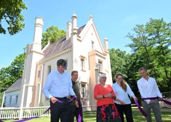 Sanierte Parkschmiede im Branitzer Park eröffnet