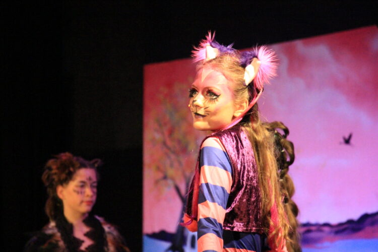 Das Pauzelmauz aus "Die Frucht der falschen Träume" erzählt die Geschichte des Erfolgsmusicals zum Sommerfest des Cottbuser Kindermusicals. (Foto: CKM/T. Karow)