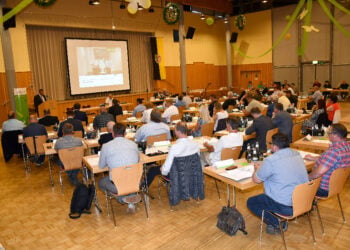 Konstituierende Sitzung des Kreistages im Haus des Gastes in Falkenberg am 8. Juli 2024. (Bild: Kreisverwaltung / Torsten Hoffgaard)